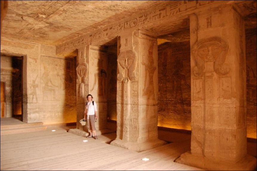 <i><b>Abu Simbel-027</b></i>